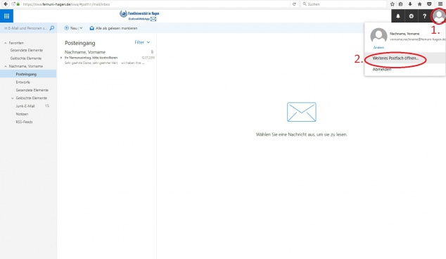 Bitte melden Sie sich über die Webschnittstelle bei Ihrem Postfach an. Klicken Sie im rechtem oberen Bereich auf Ihre Person (1) (Ein Bild von Ihnen oder das Symbol einer Person). Klicken Sie auf die Option "Weiteres Postfach öffnen..." aus dem Kontextmenü (2).